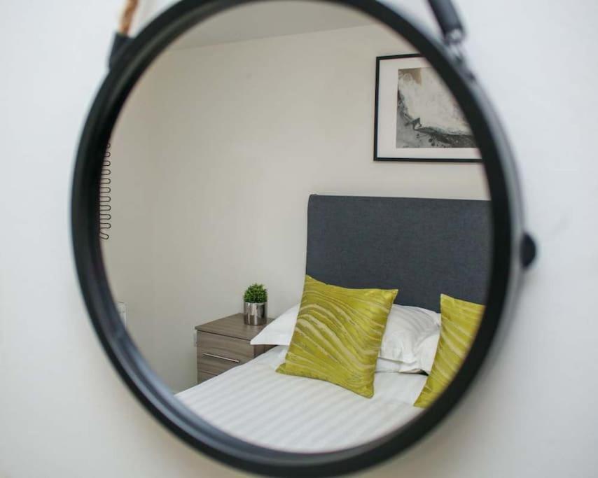 Luxe Living Guest House-Sleeps 6-Private Parking-Free Wifi-Beach-City Суонзи Екстериор снимка